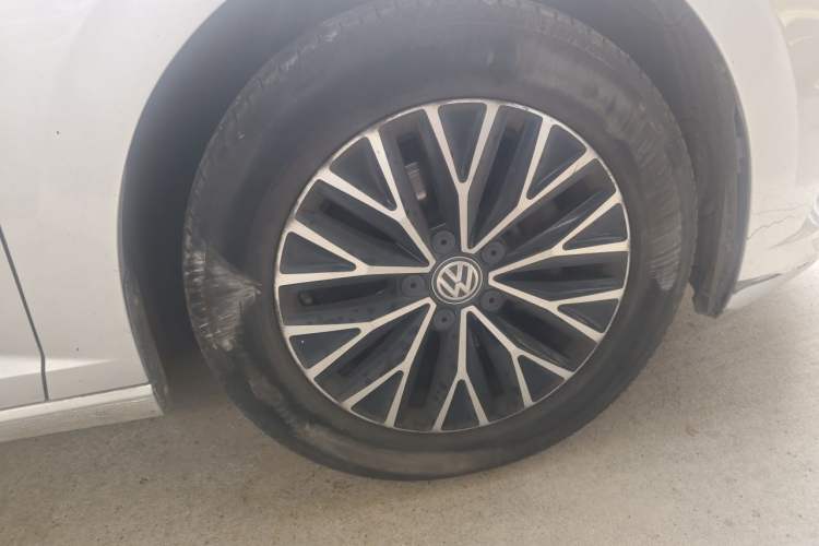 Used Volkswagen Sagitar 2021 280TSI DSG Comfort Connect Edition Right Front Wheel Hub