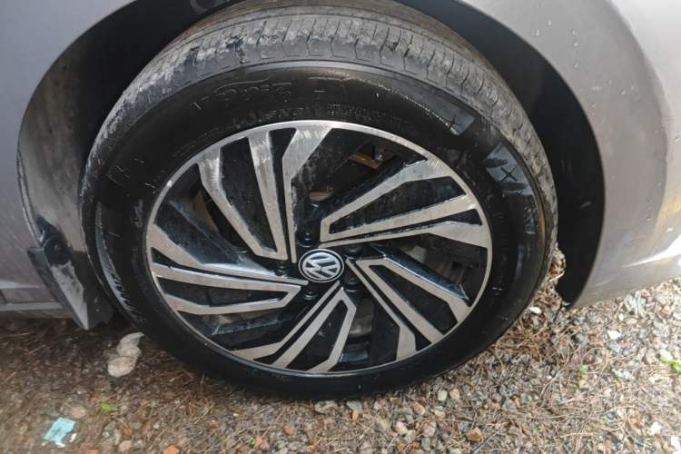 Used Volkswagen Sagitar 2021 280TSI DSG Excellence Edition Right Front Wheel Hub