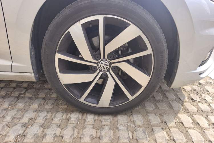 Used Volkswagen Sagitar 2021 280TSI DSG Excellence Edition Right Front Wheel Hub