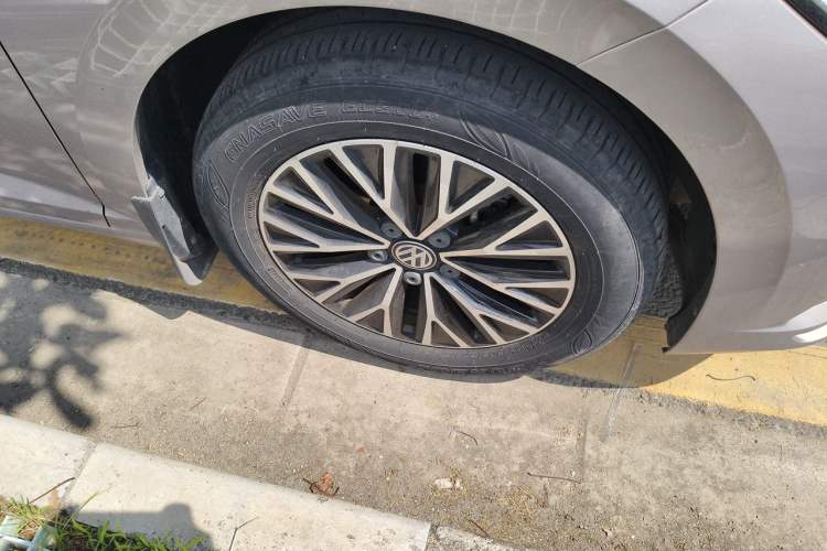 Used Volkswagen Sagitar 2021 280TSI DSG Excellence Edition Right Front Wheel Hub