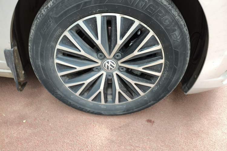 Used Volkswagen Sagitar 2021 280TSI DSG Comfort Connect Edition Right Front Wheel Hub