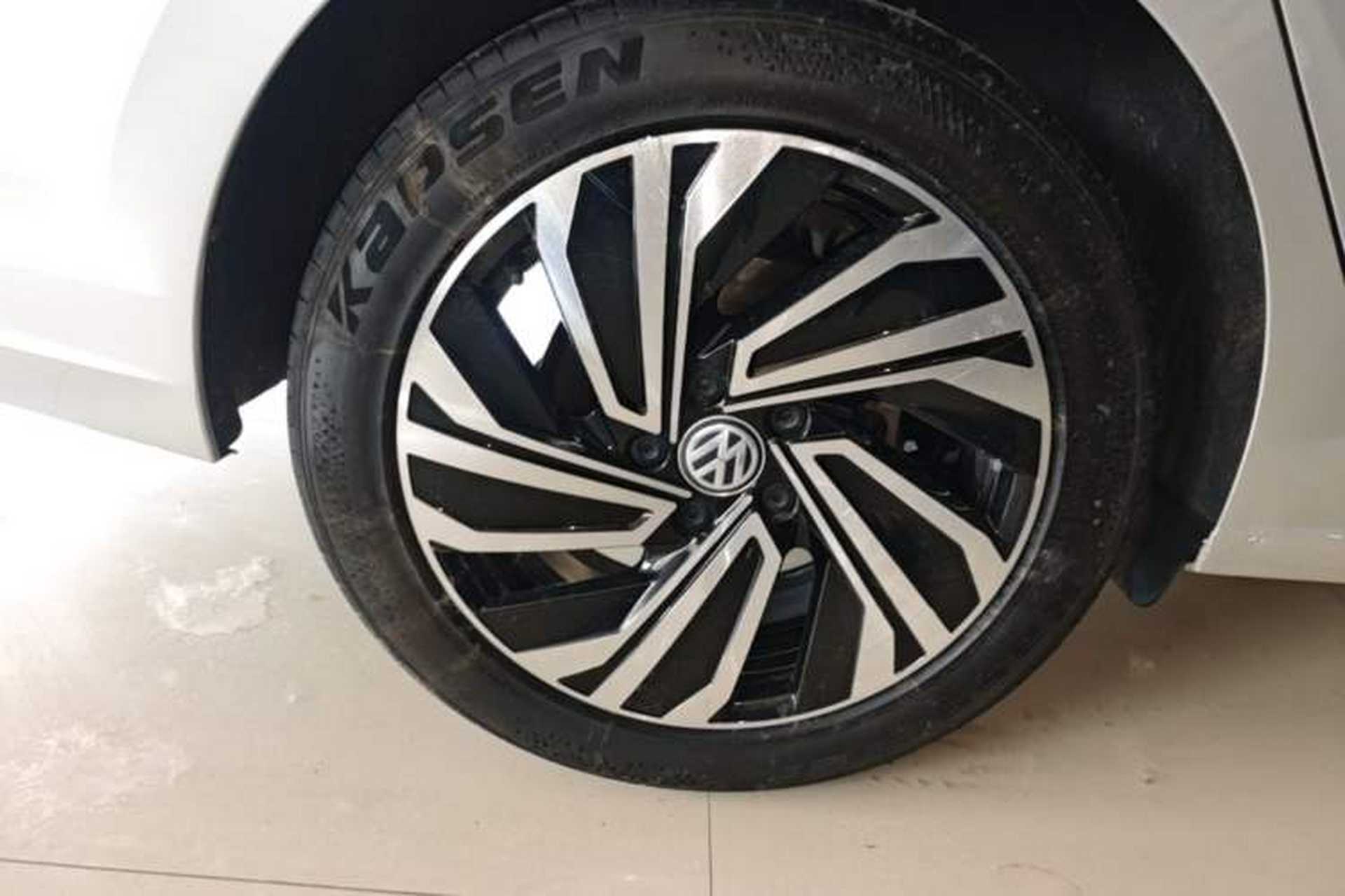 Used Volkswagen Sagitar 2021 280TSI DSG Excellence Edition Right Rear Wheel Hub