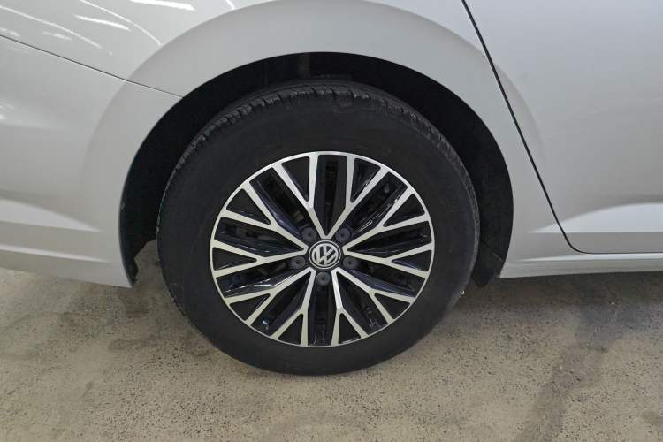 Used Volkswagen Sagitar 2021 280TSI DSG Comfort Connect Edition Right Rear Wheel Hub