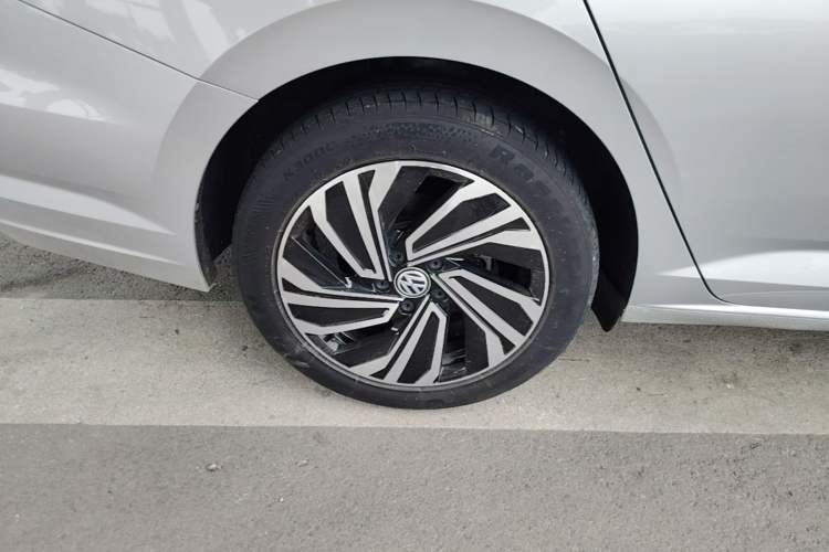 Used Volkswagen Sagitar 2021 280TSI DSG Excellence Edition Right Rear Wheel Hub