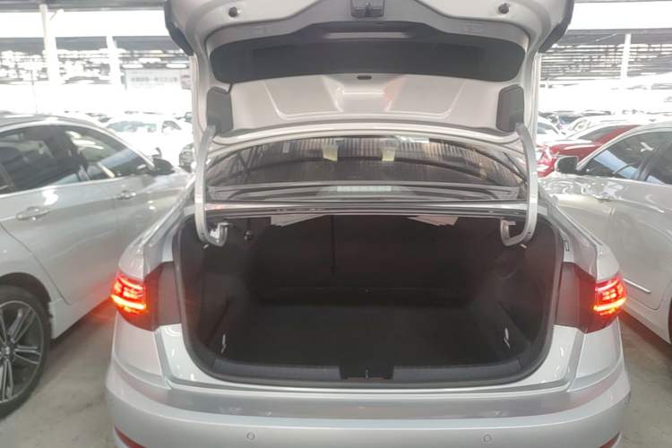 Used Volkswagen Sagitar 2021 280TSI DSG Luxury Smart Connectivity Edition Trunk