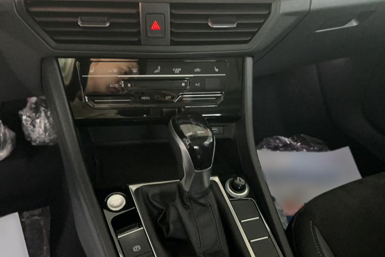 Used Volkswagen Sagitar 2021 280TSI DSG Luxury Smart Connectivity Edition Audio And AC Panel