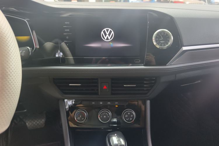 Used Volkswagen Sagitar 2021 280TSI DSG Comfort Connect Edition Audio And AC Panel