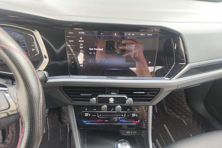 Used Volkswagen Sagitar 2021 280TSI DSG Luxury Smart Connectivity Edition Audio And AC Panel