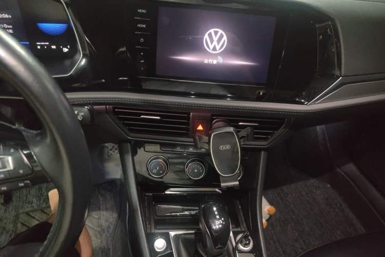 Used Volkswagen Sagitar 2021 280TSI DSG Comfort Connect Edition Audio And AC Panel