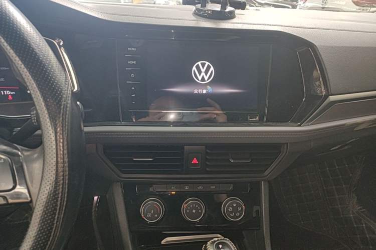 Used Volkswagen Sagitar 2021 280TSI DSG Excellence Edition Audio And AC Panel