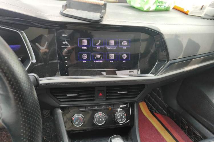 Used Volkswagen Sagitar 2021 280TSI DSG Comfort Connect Edition Audio And AC Panel