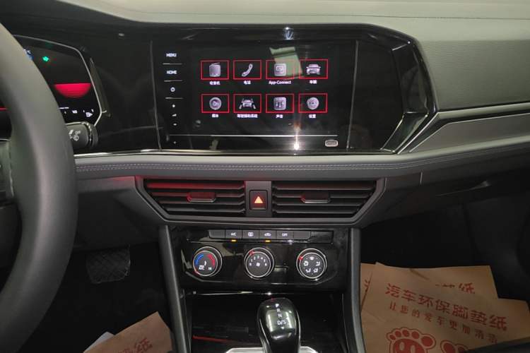 Used Volkswagen Sagitar 2021 200TSI DSG Comfort Connect Edition Audio And AC Panel