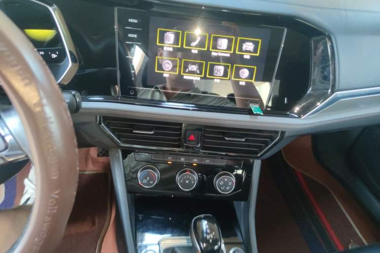 Used Volkswagen Sagitar 2021 280TSI DSG Comfort Connect Edition Audio And AC Panel