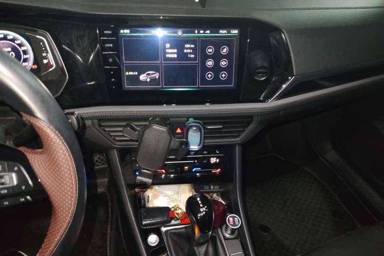 Used Volkswagen Sagitar 2021 280TSI DSG Luxury Smart Connectivity Edition Audio And AC Panel