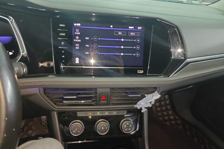Used Volkswagen Sagitar 2021 200TSI DSG Comfort Connect Edition Audio And AC Panel