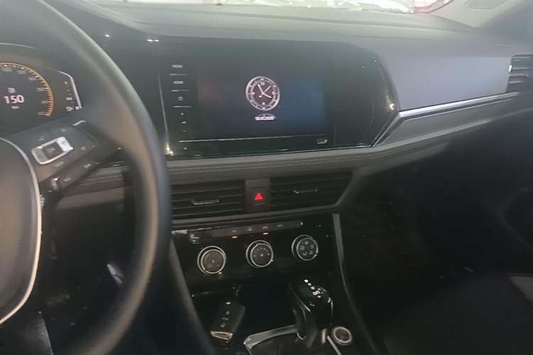Used Volkswagen Sagitar 2021 200TSI DSG Comfort Connect Edition Audio And AC Panel
