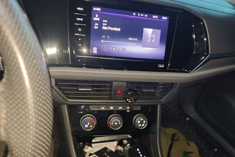 Used Volkswagen Sagitar 2021 200TSI DSG Comfort Connect Edition Audio And AC Panel