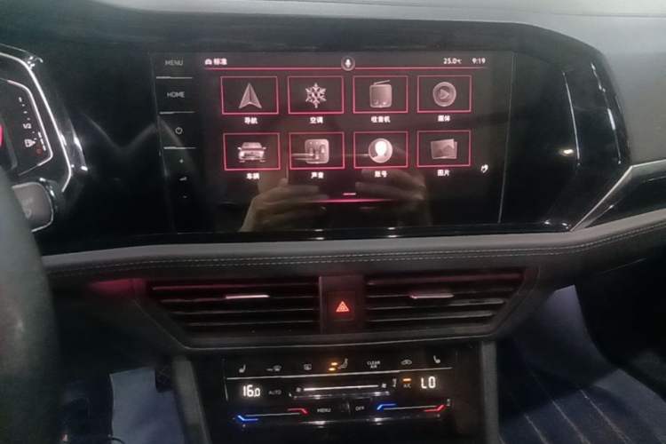 Used Volkswagen Sagitar 2021 280TSI DSG Luxury Smart Connectivity Edition Audio And AC Panel