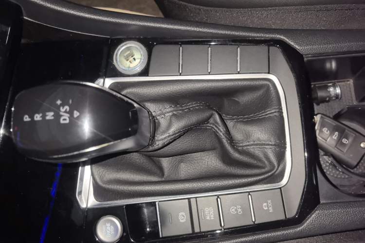 Used Volkswagen Sagitar 2021 280TSI DSG Comfort Connect Edition Audio And AC Panel
