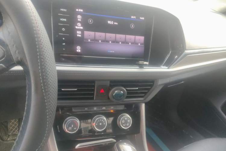 Used Volkswagen Sagitar 2021 280TSI DSG Comfort Connect Edition Audio And AC Panel
