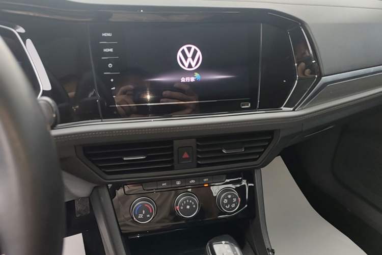 Used Volkswagen Sagitar 2021 280TSI DSG Comfort Connect Edition Audio And AC Panel