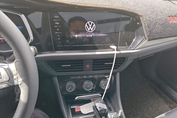 Used Volkswagen Sagitar 2021 200TSI DSG Comfort Connect Edition Audio And AC Panel