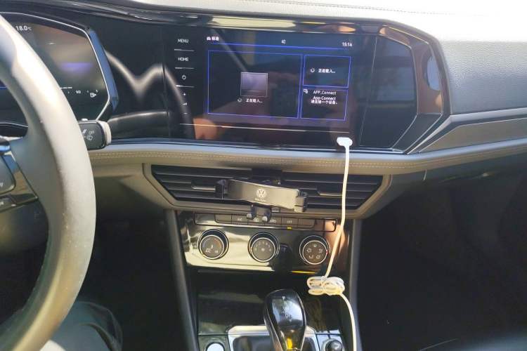 Used Volkswagen Sagitar 2021 200TSI DSG Comfort Connect Edition Audio And AC Panel