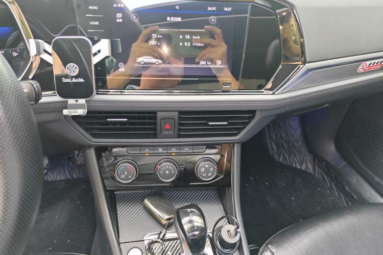 Used Volkswagen Sagitar 2021 280TSI DSG Comfort Connect Edition Audio And AC Panel