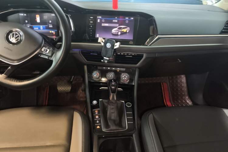 Used Volkswagen Sagitar 2021 200TSI DSG Comfort Connect Edition Audio And AC Panel