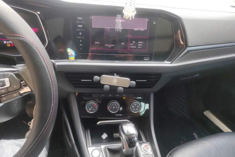 Used Volkswagen Sagitar 2021 280TSI DSG Comfort Connect Edition Audio And AC Panel