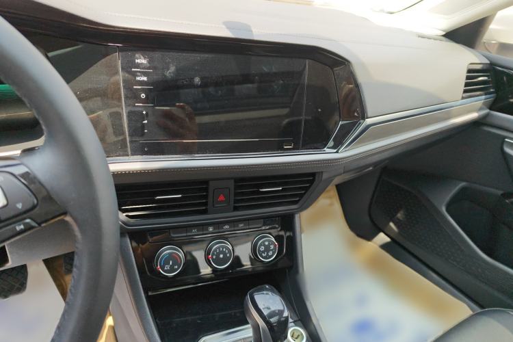 Used Volkswagen Sagitar 2021 200TSI DSG Comfort Connect Edition Audio And AC Panel