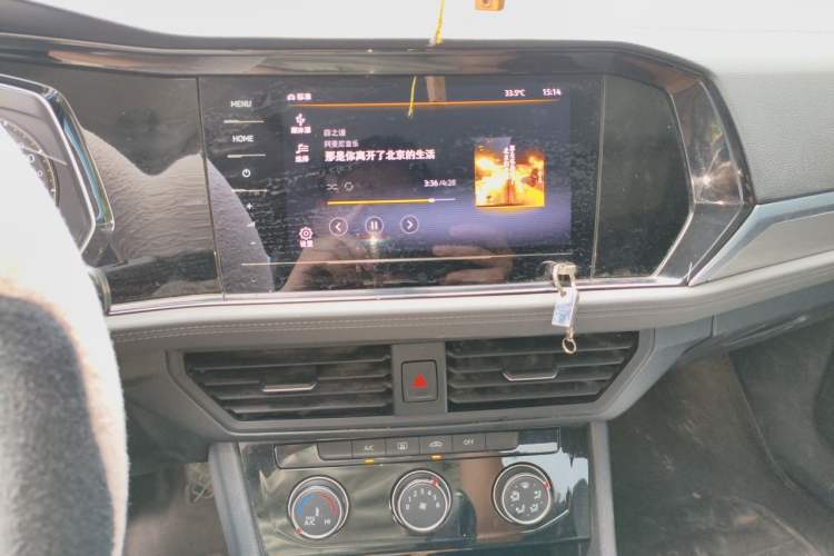 Used Volkswagen Sagitar 2021 280TSI DSG Comfort Connect Edition Audio And AC Panel