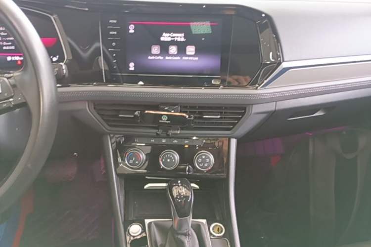 Used Volkswagen Sagitar 2021 280TSI DSG Comfort Connect Edition Audio And AC Panel
