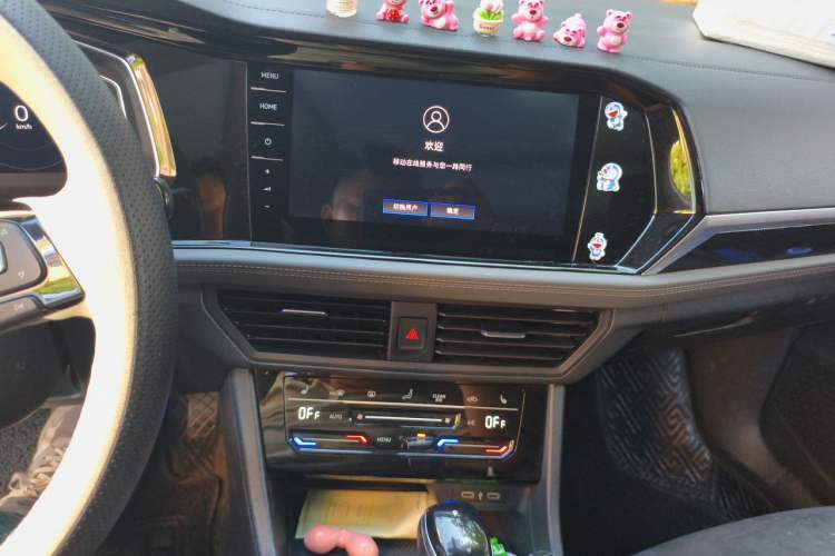 Used Volkswagen Sagitar 2021 280TSI DSG Luxury Smart Connectivity Edition Audio And AC Panel