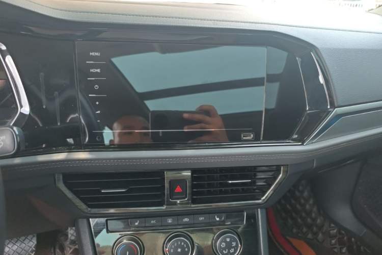 Used Volkswagen Sagitar 2021 280TSI DSG Comfort Connect Edition Audio And AC Panel