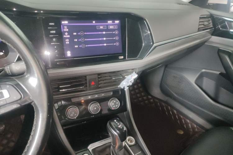 Used Volkswagen Sagitar 2021 200TSI DSG Comfort Connect Edition Audio And AC Panel