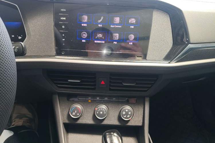 Used Volkswagen Sagitar 2021 280TSI DSG Excellence Edition Audio And AC Panel