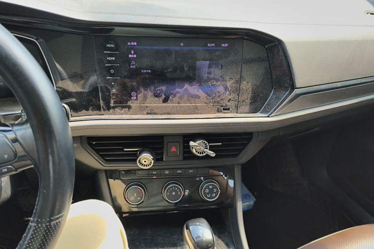 Used Volkswagen Sagitar 2021 280TSI DSG Comfort Connect Edition Audio And AC Panel