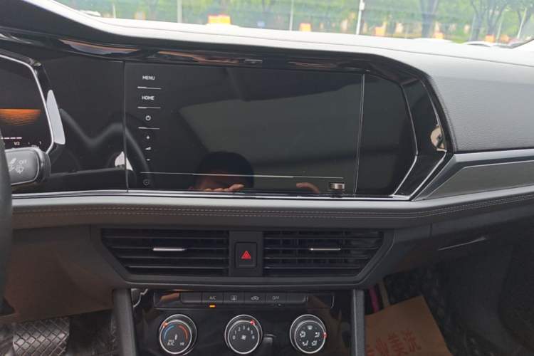 Used Volkswagen Sagitar 2021 200TSI DSG Excellence Edition Audio And AC Panel