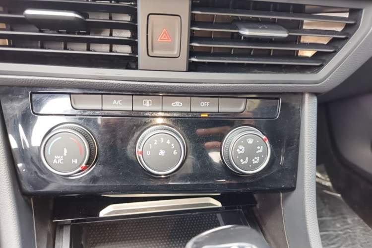 Used Volkswagen Sagitar 2021 280TSI DSG Comfort Connect Edition Audio And AC Panel