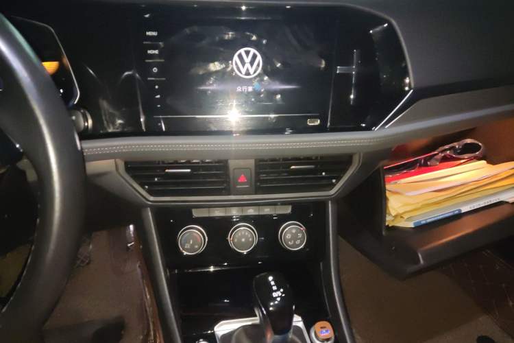 Used Volkswagen Sagitar 2021 280TSI DSG Comfort Connect Edition Audio And AC Panel