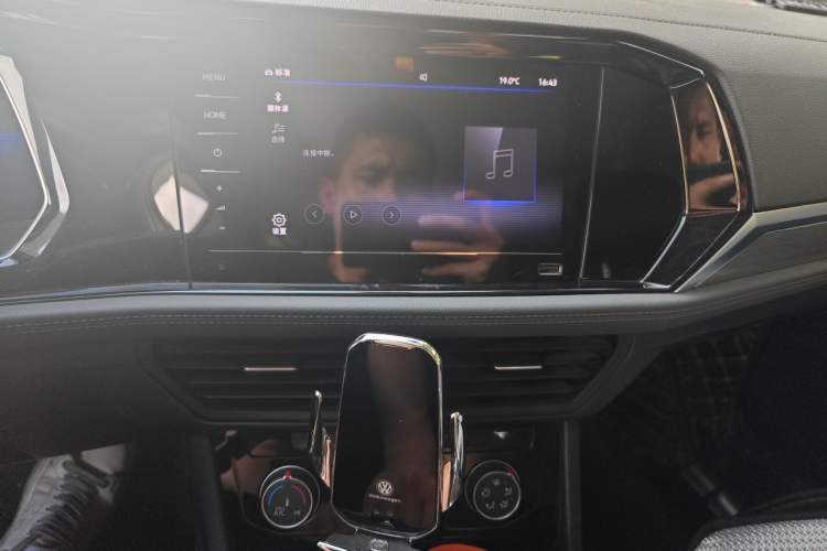 Used Volkswagen Sagitar 2021 280TSI DSG Comfort Connect Edition Audio And AC Panel