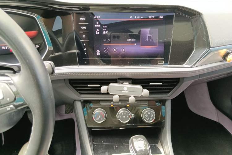 Used Volkswagen Sagitar 2021 280TSI DSG Comfort Connect Edition Audio And AC Panel