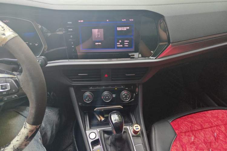 Used Volkswagen Sagitar 2021 200TSI DSG Comfort Connect Edition Audio And AC Panel