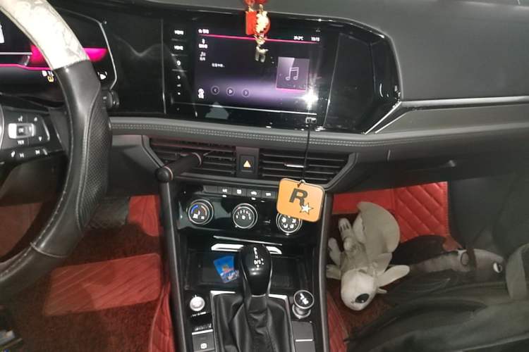 Used Volkswagen Sagitar 2021 200TSI DSG Comfort Connect Edition Audio And AC Panel