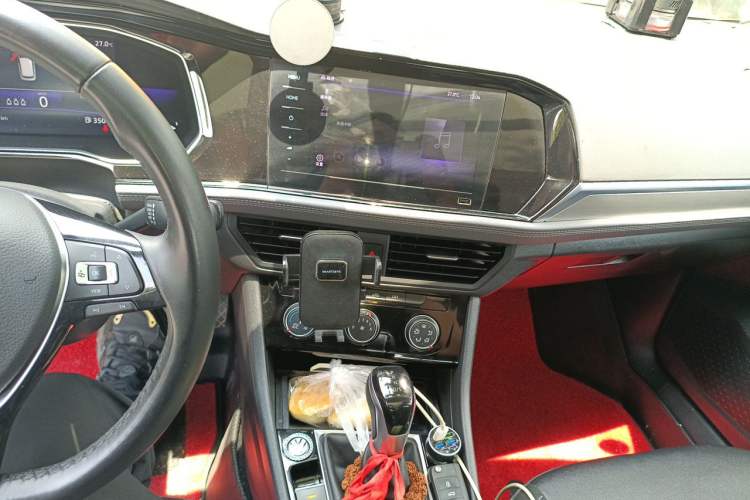 Used Volkswagen Sagitar 2021 280TSI DSG Luxury Smart Connectivity Edition Audio And AC Panel