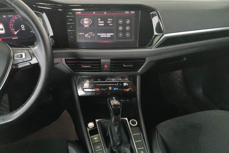 Used Volkswagen Sagitar 2021 280TSI DSG Luxury Smart Connectivity Edition Audio And AC Panel