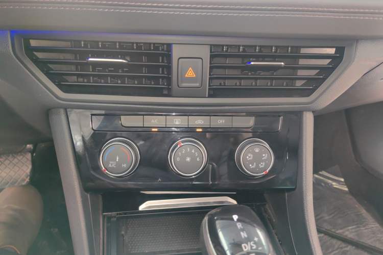 Used Volkswagen Sagitar 2021 200TSI DSG Comfort Connect Edition Audio And AC Panel