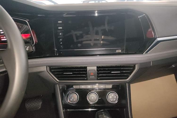 Used Volkswagen Sagitar 2021 280TSI DSG Comfort Connect Edition Audio And AC Panel
