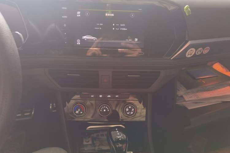 Used Volkswagen Sagitar 2021 280TSI DSG R-Line Smart Connectivity Version Audio And AC Panel